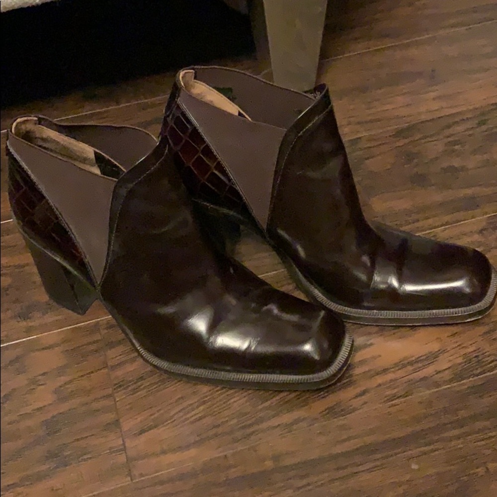 Brown Via Spiga booties